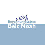 Man sieht den Schriftzug 'Beit Noah', ein zweigeteiltes Bild, oben weiß, unten hellblau - symbolisch für das Wasser, darauf eine stilisiert gezeichnete Arche