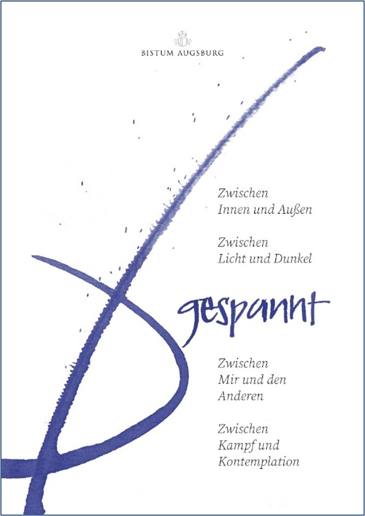 Man sieht das Heftcover mit stilisiertem blauem Bogen und Schriftzug 'gespannt' auf weißem Grund