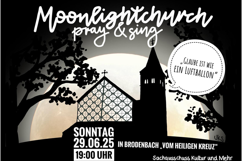 Man sieht das schwarz-weiss Plakat für den nächsten Termin der Moolight Church am 29.06.2025