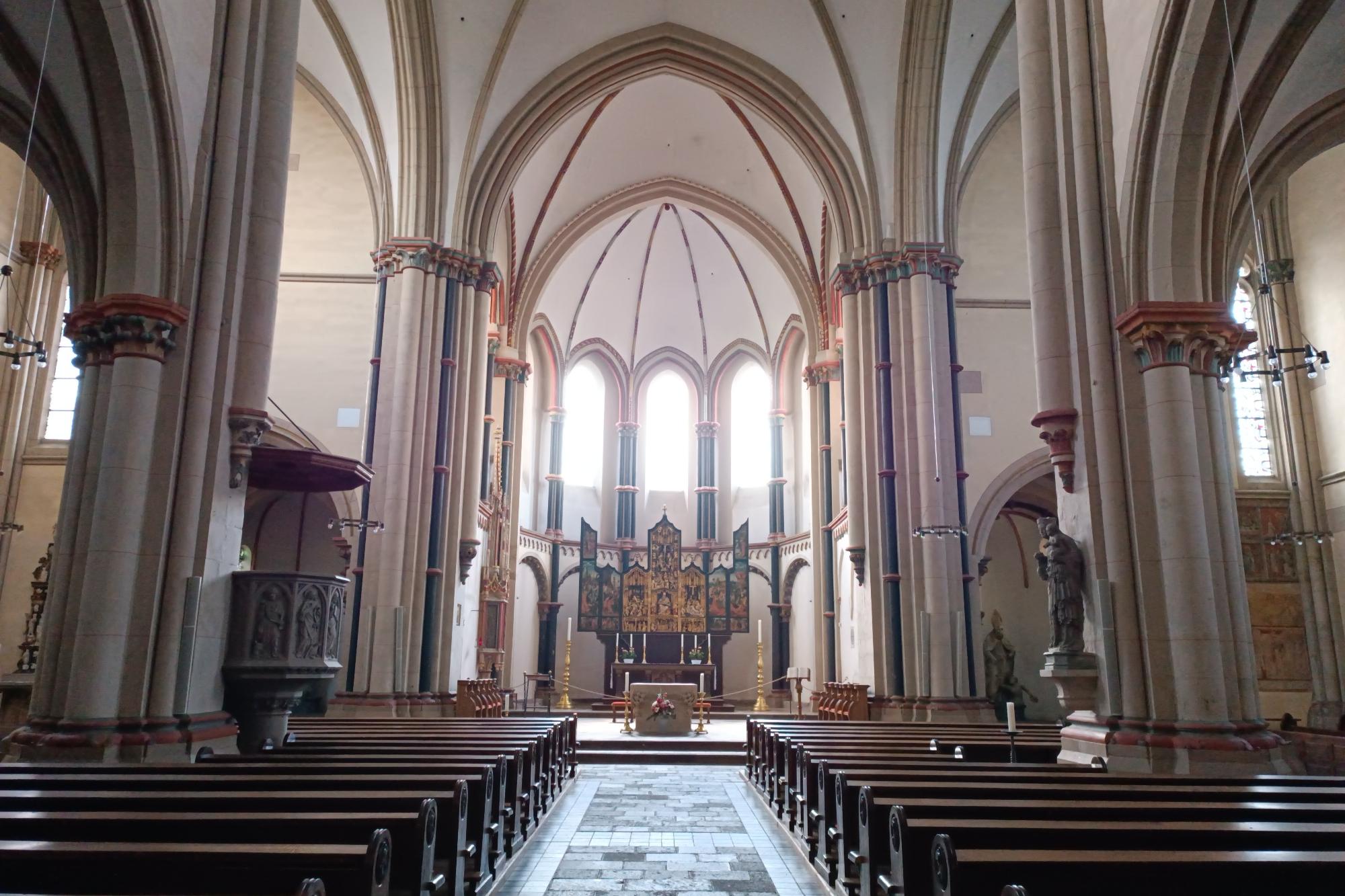 Altarraum mit Goldaltar