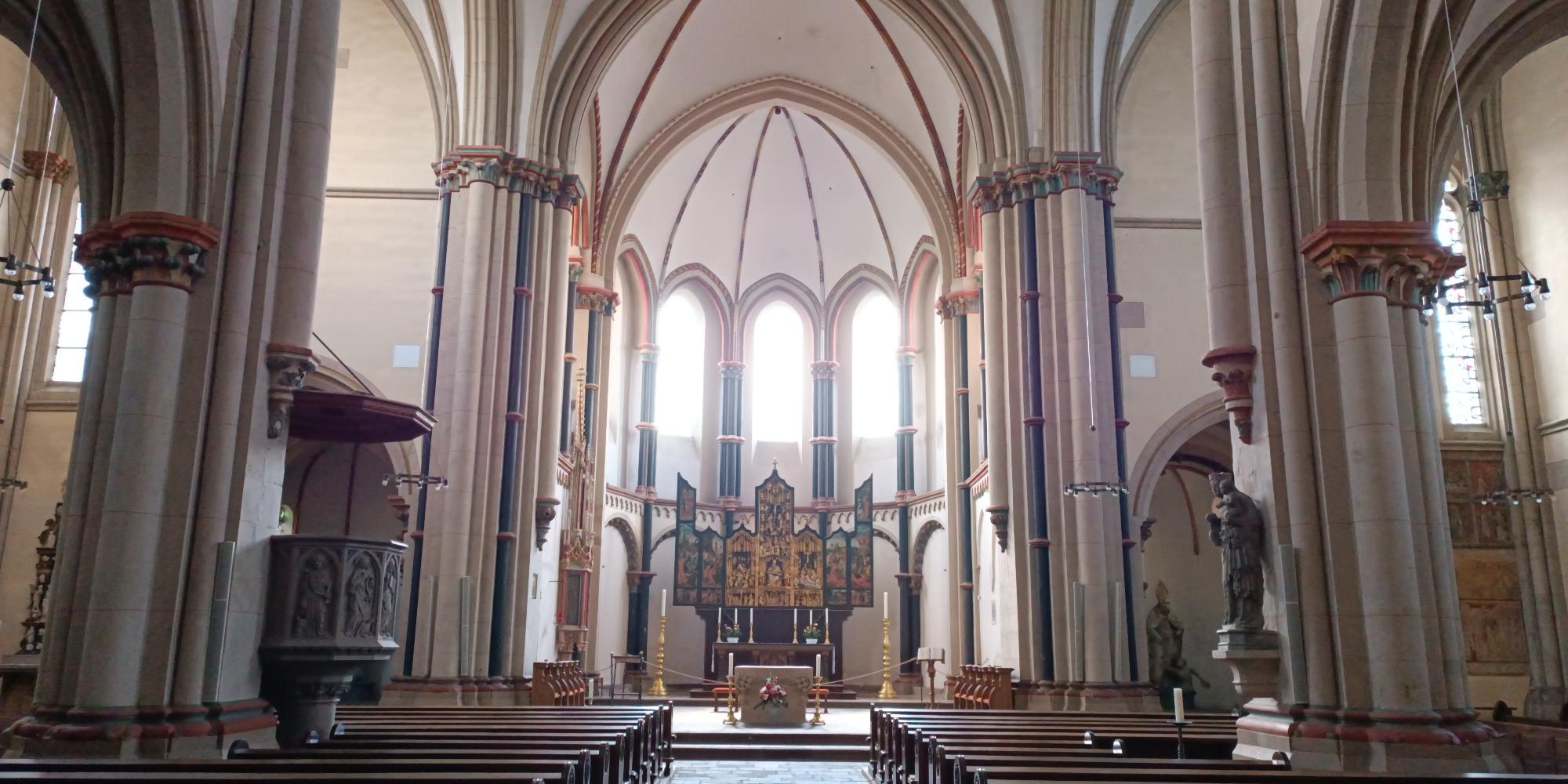 Altarraum mit Goldaltar