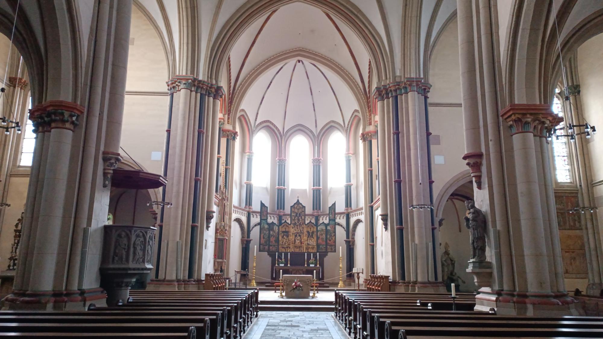 Altarraum mit Goldaltar