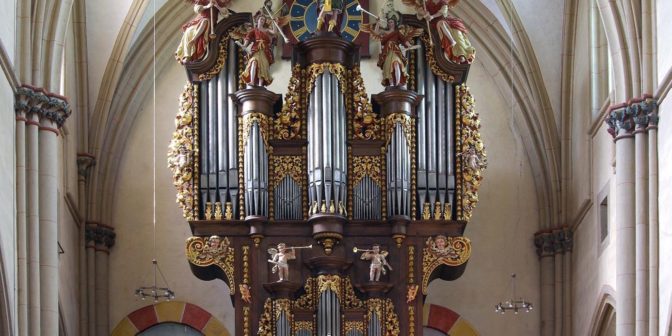 Man sieht die Orgel von unten fotografiert in der Kirche Münstermaifeld (c) Privat Man sieht die Orgel von unten fotografiert in der Kirche Münstermaifeld