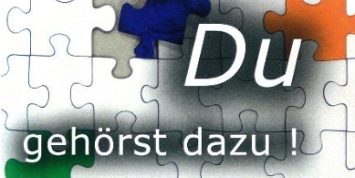Man sieht ein schwarz-weiß Puzzle, in dem bunte Teile eingefügt sind mit der Aufsschrift: 'Du gehörst dazu!'